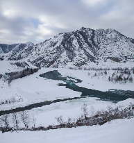 Утро 31 декабря. От Онгудая по Алтаю надо ехать светлым днём, чтоб не пропустить красоту. Слияние Чуи и Катуни.